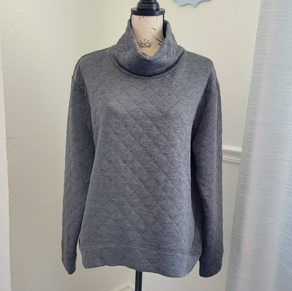 STYLUS Tops - Stylus Quilted Sweatshirt